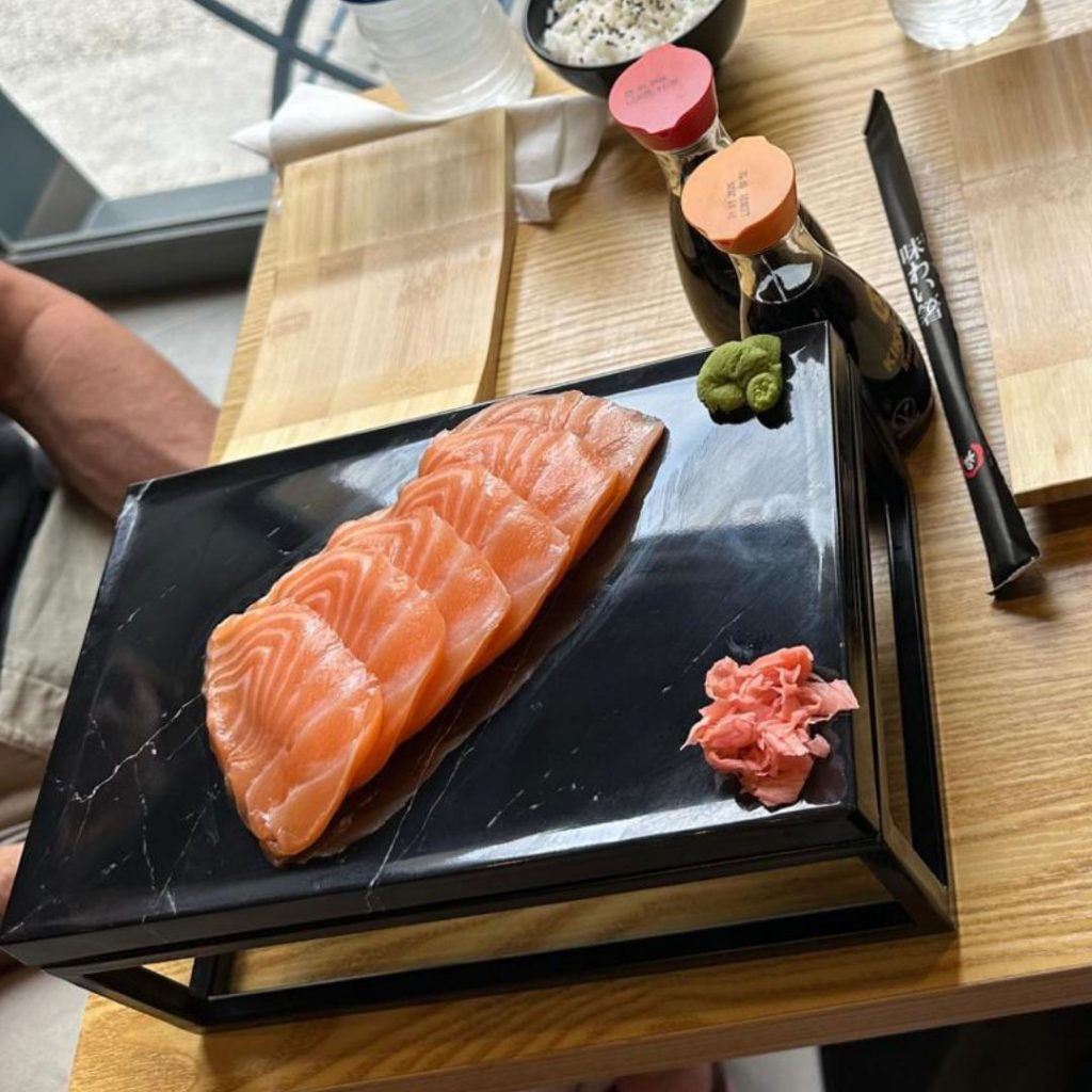 Sushi-Villeurbanne-restaurants-asiatique-Sushi-Sashimi-Cuisine japonaise-Restaurant japonais- Villeurbanne-Nourriture asiatique Menu sush-, Rolls de sushi- Plats japonis-, asiatique, Sa